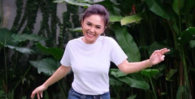 Yuni Shara Bikin Taman Vertikal dalam Rumah, Bisa Jadi Inspirasi