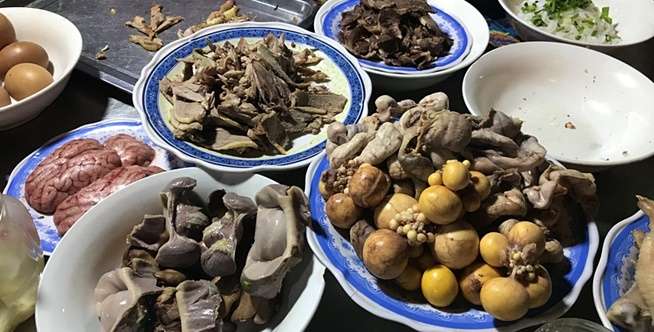 Tiet Canh atau Sup Darah Dan Sup Organ Hewan