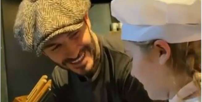 Bikin Meleleh, Papa Beckham Temani Putri Bungsunya Bikin Kue