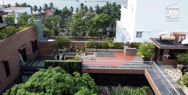 1. Berada di Kawasan Ancol