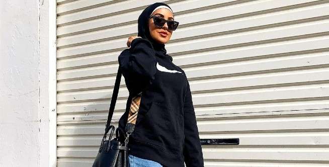 3. Padukan sweater dan celana jeans