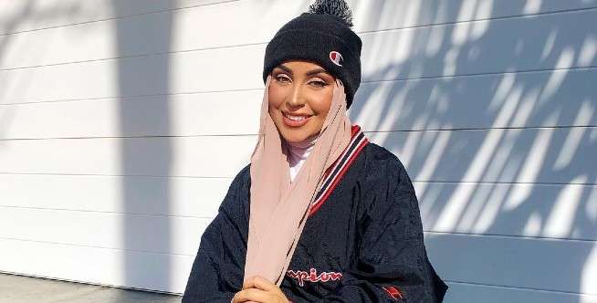 5. Padukan dengan jaket dan beanie