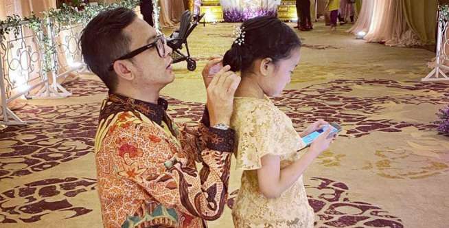 Lembu Jadi Penata Rambut