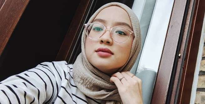Menggunakan Bahan Hijab Lembut