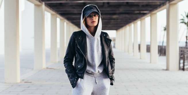 Tetap chic dengan tracksuit
