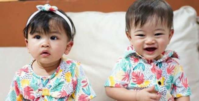 Anak Kembar Syahnaz Sadiqah 'Perang' Berebut Dot, Lucu Banget!