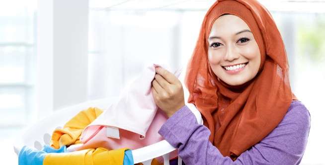 1. Mencuci hijab dengan tangan