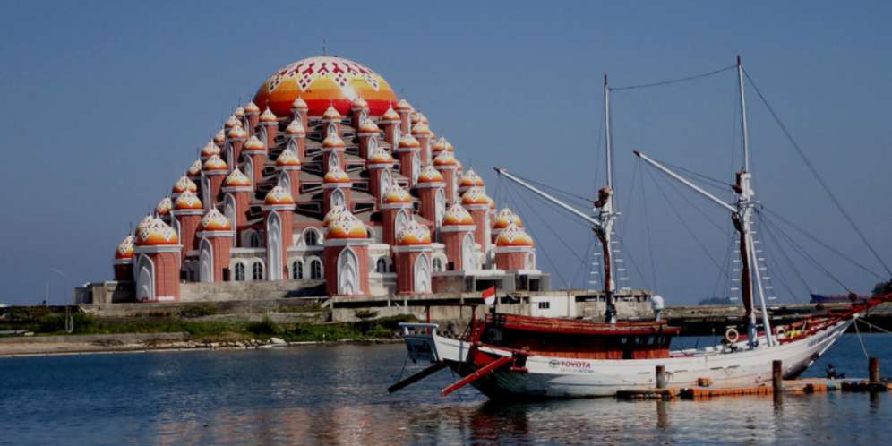 Masjid 99 Kubah Makassar