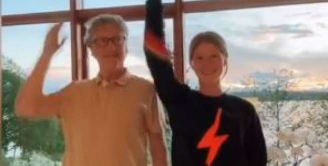 Video Duet TikTok Gemas Bill Gates dan Putrinya di Hari Ayah