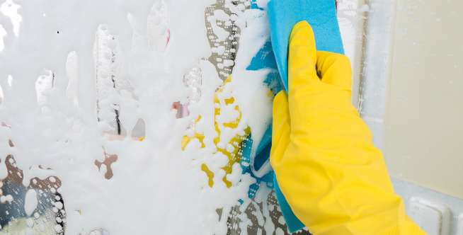 Hindari Kesalahan Saat Disinfektan Perabot di Rumah