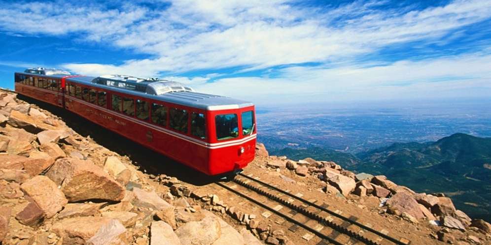 Menikmati Indahnya Puncak Pikes Peak