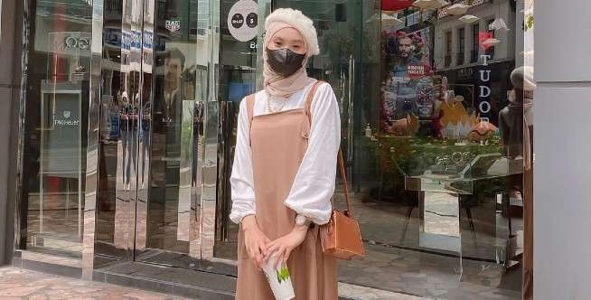 Kaus Lengan Pendek dengan Manset