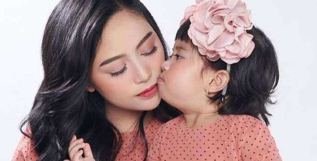 Putri Balita Rachel Vennya Sudah Tenteng Tas Gucci, Berapa Harganya?