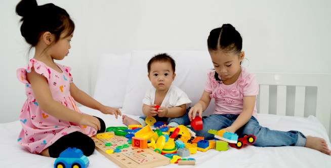 Gejala Autisme Bisa Terlihat Saat Anak Main 'Ciluk-Ba'