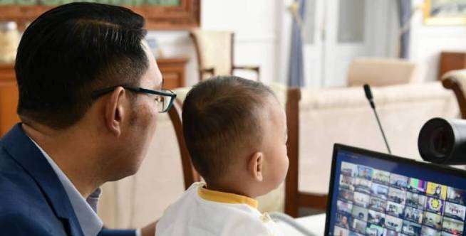 Lucunya Arkana, Sibuk Pimpin Rapat Bareng Papap Ridwan Kamil