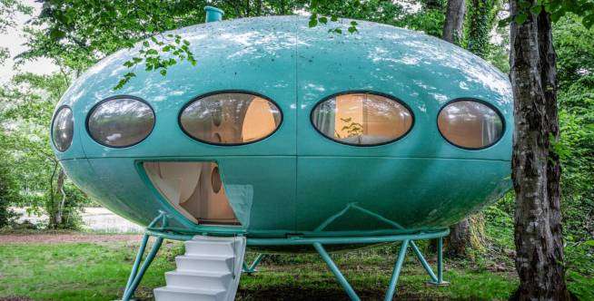 Uniknya 'Rumah UFO' di Tengah Hutan, Intip Isinya Yuk!