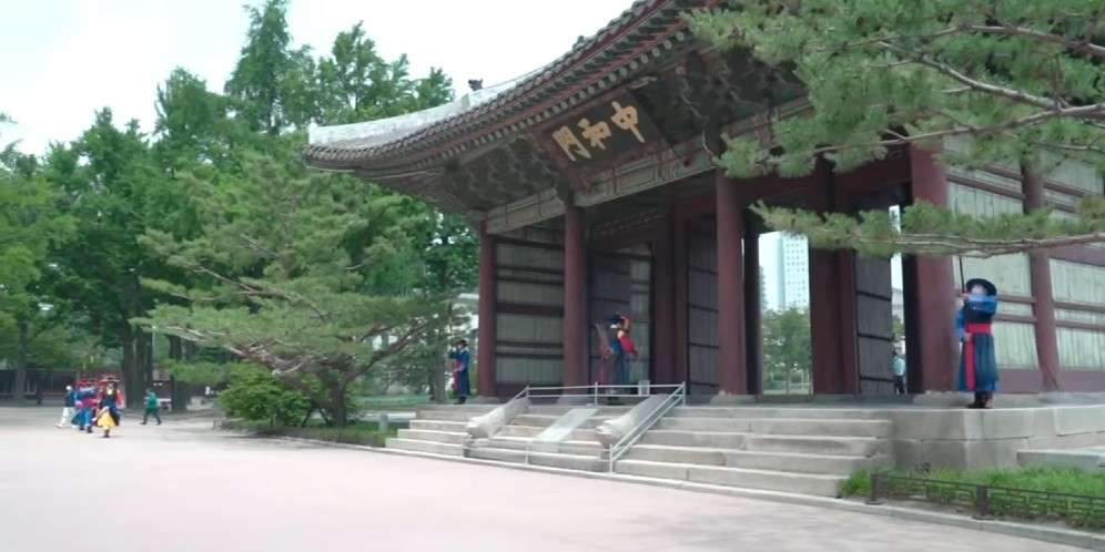 1. Gyeongbokgung Palace