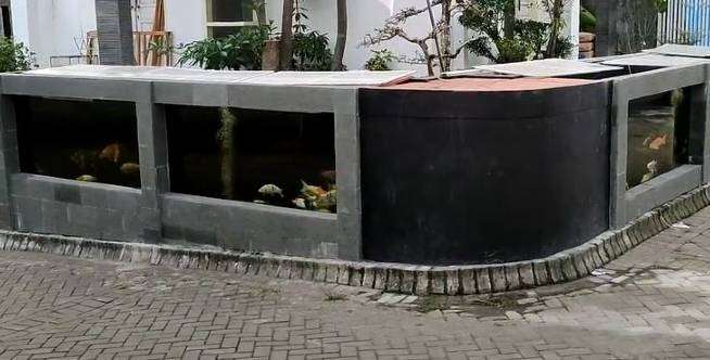 Detail pagar kolam Koi