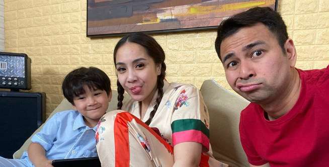 Sofa Berdesain Unik di Rumah Raffi Nagita Curi Perhatian, Berapa Harganya?