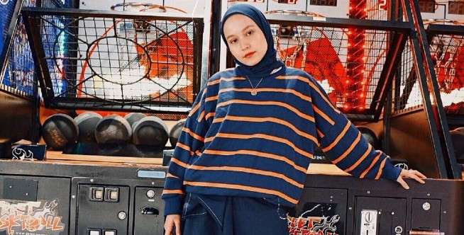 3. Motif garis & topi pantai ala @fitawulansr