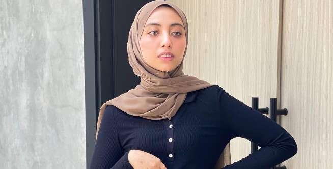 OOTD Vicky Alaydrus Pakai Tas Prada
