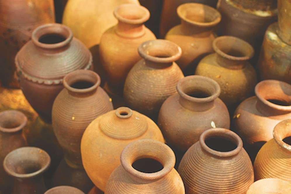 Guci Tanah Liat Pagburnayan Vigan