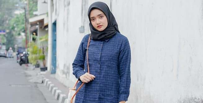 Kemeja kotak dengan hareem pants