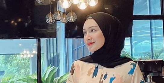 Sontek gaya busana Melody Prima