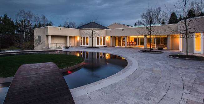 Ada Bioskop dan Lapangan