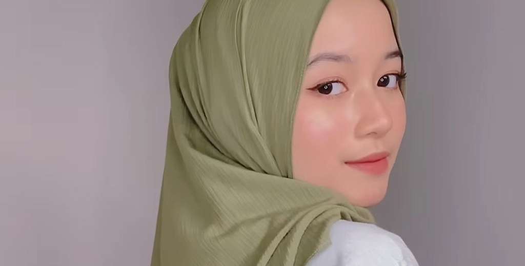 Padukan Pashmina dan Gamis