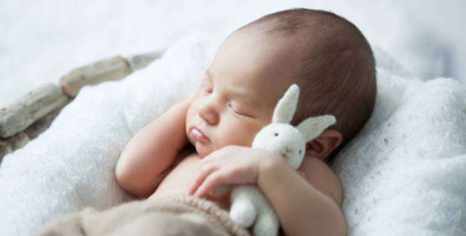 Bayi Baru Lahir Tak Boleh Selalu Pakai Sarung Tangan