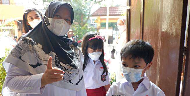 Mulai Sekolah Tatap Muka, Pastikan Barang Ini Ada di Tas Anak