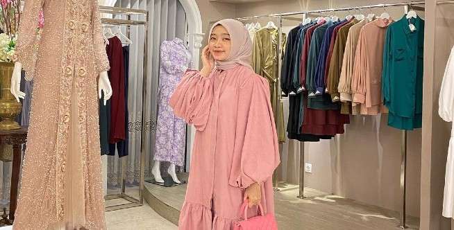 Feminin dengan rok plisket