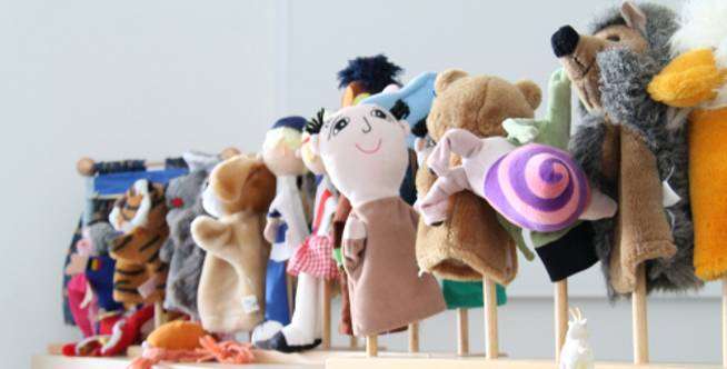 Puppet Show dan Collaborative Drawing