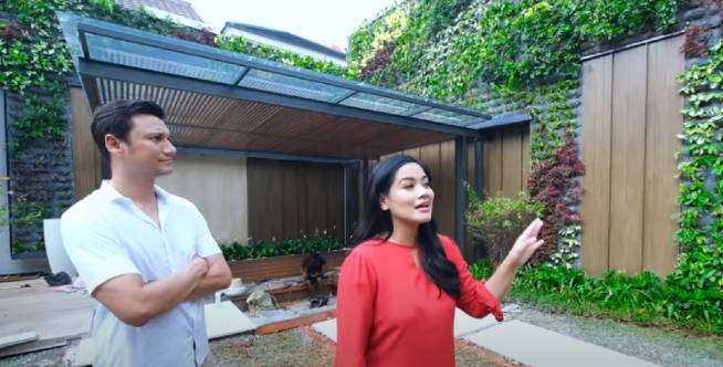 Vertical Garden Megah di Rumah Baru Titi Kamal dan Christian Sugiono