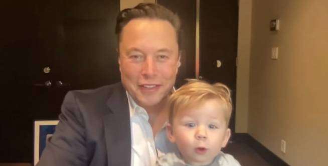 Lihat video Elon Musk dan Putranya