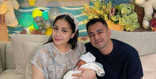Harga Gendongan Bayi Nagita Bikin Tim Kain Jarik Sungkem