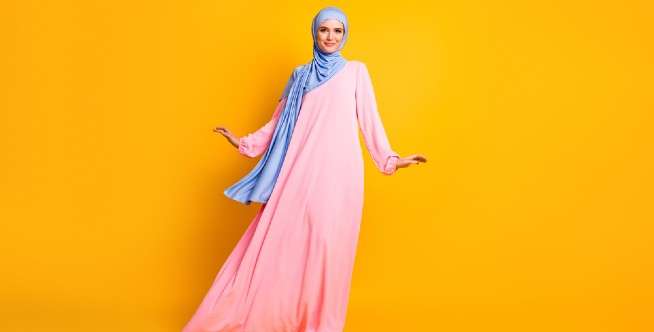 Casual maxi dress dengan hijab untuk kegiatan sehari-hari