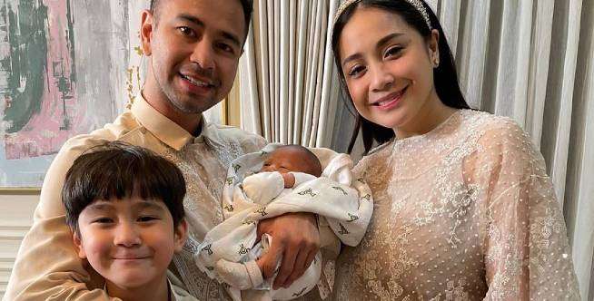 Lagi, Rayyanza Dapat Kado Stroller 'Sultan' Puluhan Juta