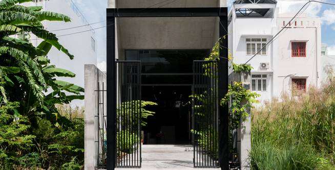 Rumah Panjang Berkesan Sempit, Interiornya Ternyata Memukau