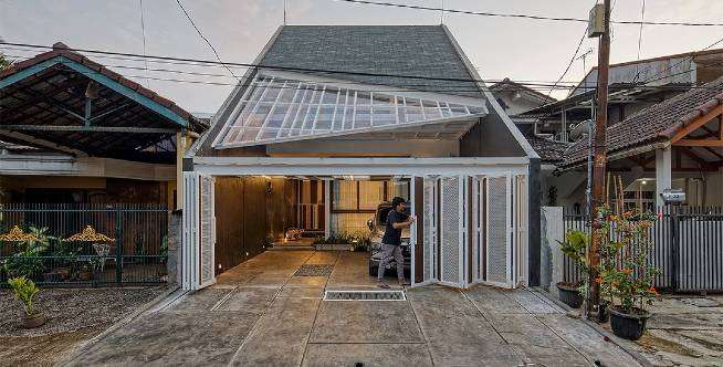 Desain Unik Rumah Atap Merunduk ala Jawa