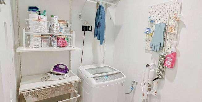 Meja Setrika di Dinding