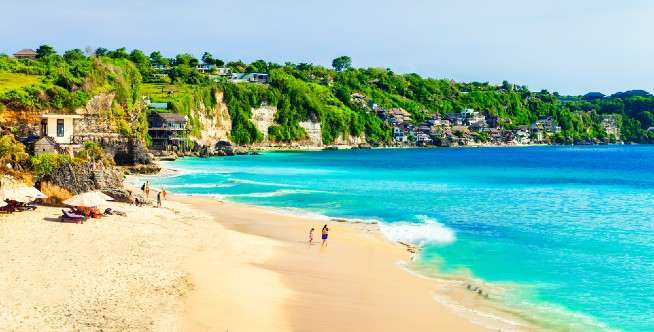 1. Pantai Melasti