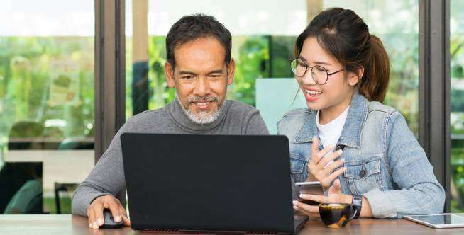 Cara Jitu Biar Ayah Tak Kesulitan Komunikasi dengan Putri Remajanya