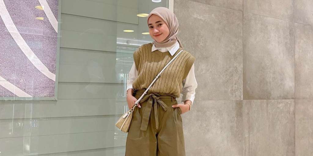 Inspirasi outfit hijau olive