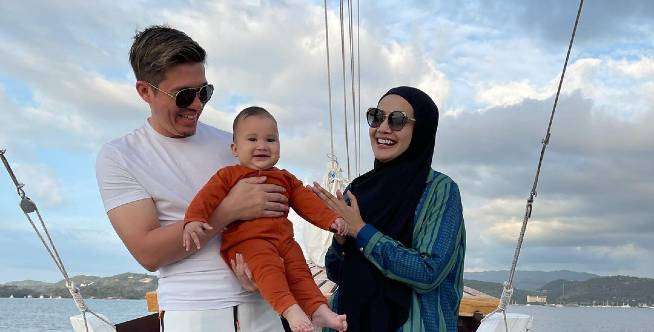 Video Lucu Putra Zaskia Sungkar 'Tebar Pesona' Ketemu Fans