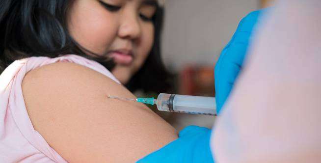 Si Kecil Takut Jarum Suntik? Yuk Siapkan Mentalnya untuk Vaksin