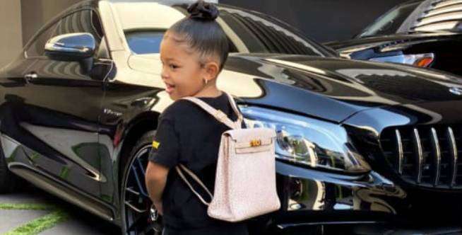 Hari Pertama Home Schooling, Tas Punggung Putri Kylie Jenner Jadi Sorotan