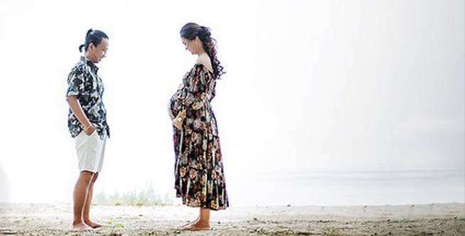 Uniknya Konsep Maternity Photo, Ayah Juga 'Ikut Hamil'