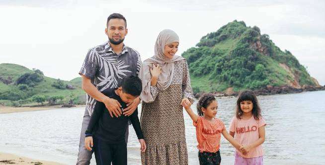 Shireen Sungkar Bagikan Momen Lucu Saat Dua Anaknya Doa Bersama